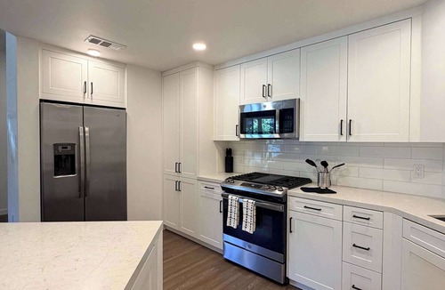 Mission Valley East Apartment | Fully Furnished 1BR in Misson Valley w/Parking
