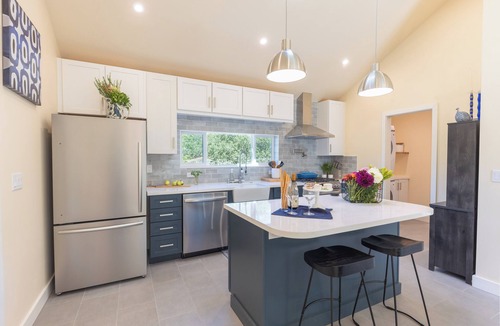 Healdsburg House | Fully furnished ADU farmhouse in fabulous Healdsburg all utilities included