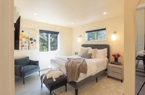 Healdsburg House | Fully furnished ADU farmhouse in fabulous Healdsburg all utilities included