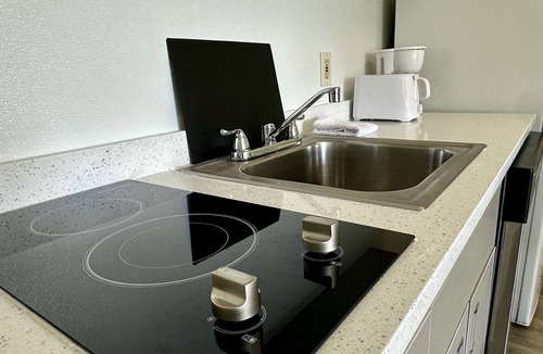 Las Vegas Hotel | Fully Furnished Hotel Suites in Las Vegas with Fitness Room and Outdoor Pool