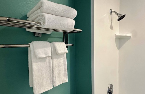 Las Vegas Hotel | Fully Furnished Hotel Suites in Las Vegas with Fitness Room and Outdoor Pool