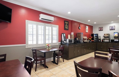 Poway Hotel | Fully Furnished Style 2 BHK - 1 BATH Apt in San Diego Poway-Miramar with Parking