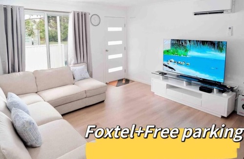 Southport House | Fully renovated fully Furnished fully Air-conditioned 3 Bedroom Rental house