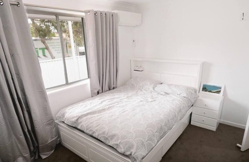 Southport House | Fully renovated fully Furnished fully Air-conditioned 3 Bedroom Rental house