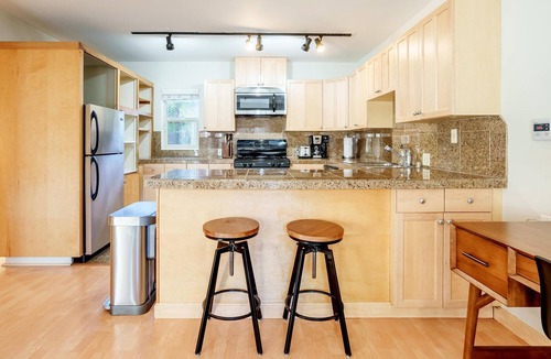 University South Apartment | Furnished 1BR in Palo Alto Near Stanford + Parking
