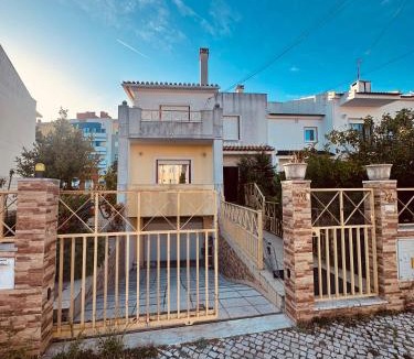 Charneca de Caparica e Sobreda House | Gama Barros 22