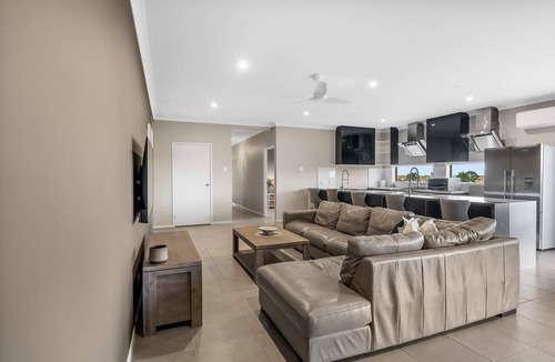 Upper Coomera House | Gana By Khove Summary