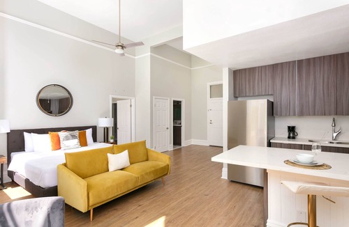 Gaslamp Quarter House | Gaslamp Loft Getaway | Sleeps 7 in Style