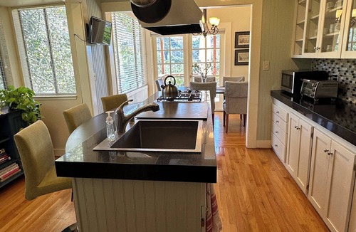 Deer Park House | Gated Cottage with 4 Porches, Stone Walls, Garden, Wineries and Vineyard Views
