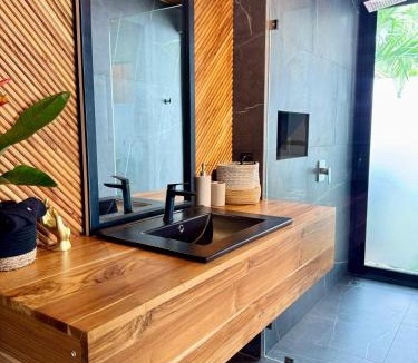 Puerto Viejo de Talamanca Villa | Gated luxury Casa Bodhi - Villa Hamsa & Shanti Tiny Houses 5min to the beach