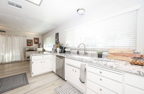 Merced House | Gateway to Yosemite, Mins to UC Merced, Beautiful 3 Bedroom, 2 Bath home.