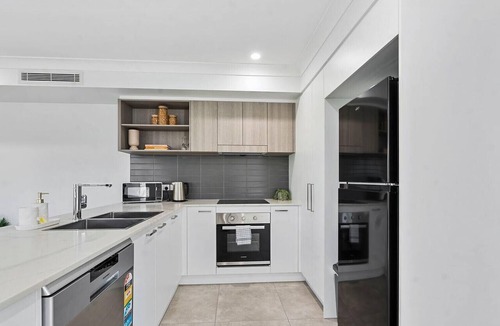 Morayfield House | Gemstone - Central Location