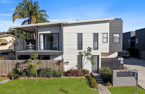 Morayfield House | Gemstone - Central Location
