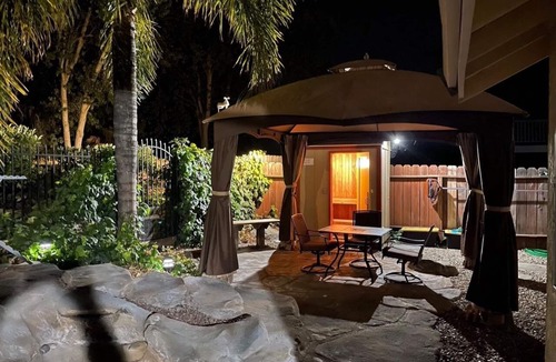 Stockton House | Get Away From The Crowd, Stay Closer To The Nature And In A Luxury Homey House!