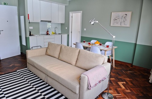 Santo Antonio Apartment | Gin o'clock in Lisbon - by Misha's Place (3A)