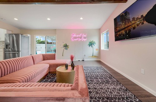 Rolando Village House | Girls & Family Trip+Pool+beauty bar, San Diego
