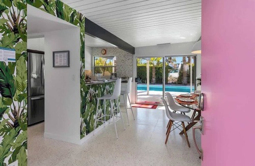 Sunmor House | Glam Mid-Century - Stellar Views, Saltwater Pool