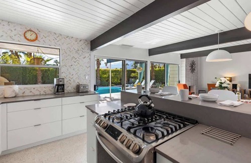 Sunmor House | Glam Mid-Century - Stellar Views, Saltwater Pool