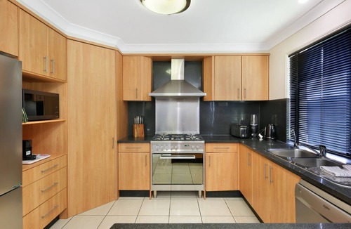 Gold Coast House | Glorious 5-Bed Amidst Nature in Burleigh Heads