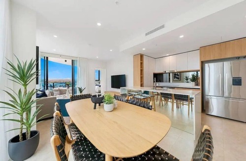 Broadbeach Apartment | GLORIOUS GALLERY IN BROADBEACH - BOOK NOW