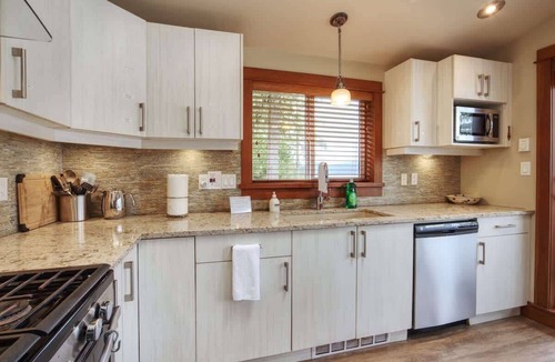 Port Renfrew House | Going Coastal ABC - Oceanfront - Pet Friendly