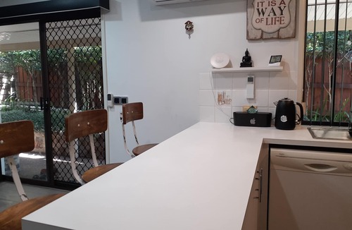 Helensvale House | Gold Coast Delight: Private oasis near the Theme Parks.