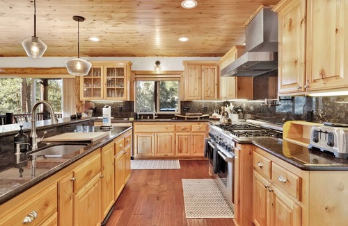 Fox Farm Cabin | Gold Rush Lodge, 6BR Hot Tub, GameRoom, Sleeps 16+