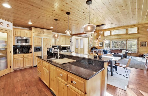 Fox Farm Cabin | Gold Rush Lodge, 6BR Hot Tub, GameRoom, Sleeps 16+