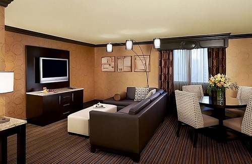 Downtown Las Vegas Hotel | Gold Tower Parlor Suite at Golden Nugget Las Vegas, Pets Allowed, Nightclub!