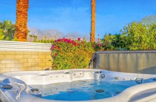 Palm Springs House | Golden Age Retreat with pool and hot tub