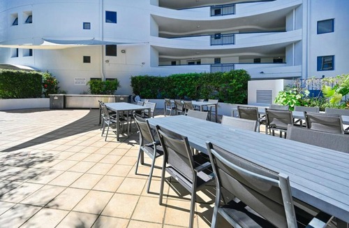 Golden Beach Apartment | Golden Beach Ocean Views, Passage at your Doorstep