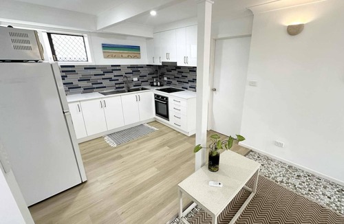 Golden Beach Apartment | Golden Beach Vibes! Short walk to the river and beach along the esplanade.