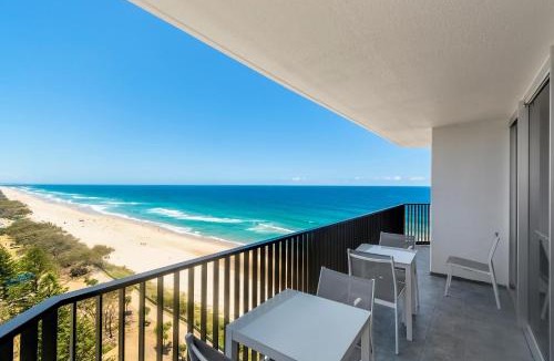 Main Beach Apartment | Golden Sands on the Beach - Absolute Beachfront Apartments