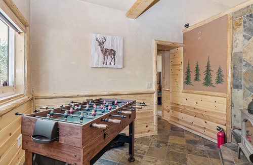 Woodlands House | Goldies Getaway - Beautiful modern cabin with Hot Tub! Game Room with Foosball and Ping Pong Table!