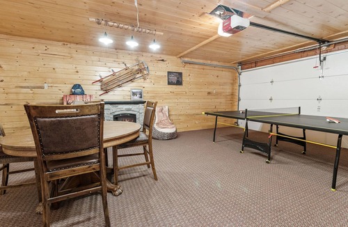 Woodlands House | Goldies Getaway - Beautiful modern cabin with Hot Tub! Game Room with Foosball and Ping Pong Table!