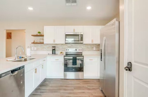 Wickenburg House | Golf Course, Mountain Views & Warm Amber Lights Desert Oasis