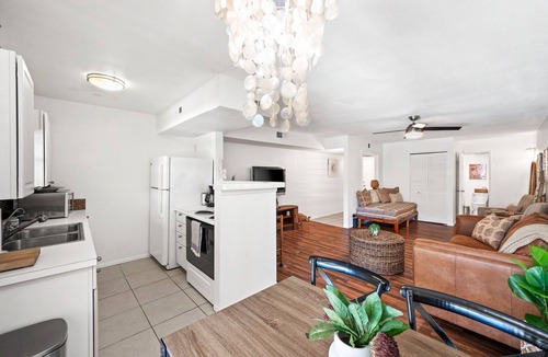 Palm Springs Condo | Golf & Tennis Club Condo with balcony overlooking pool