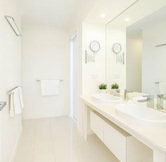 Robina House | Golfside Escape – Stylish 3BR Townhouse in Robina