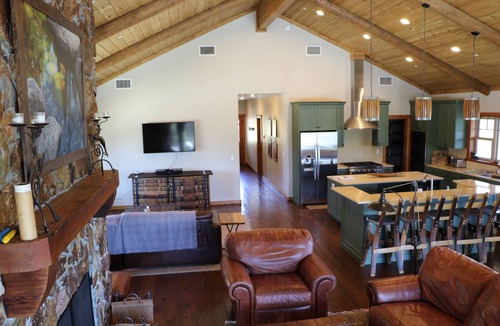 Bass Lake Cabin | Gorgeous Bass Lake Cabin with Private Boat Dock and Deck