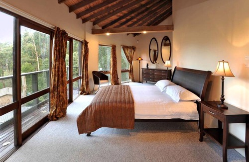 Kalorama Cabin | Gorgeous Octagonal Tree House Rental for a Unique Dandenong Ranges Accommodation near Melbourne