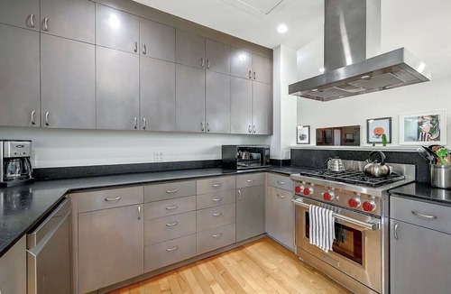South of Market Cottage | Gorgeous SF 2-Bedroom 2-Bathroom Cottage, 2-Car Garage, Sun Deck & Patio in SoMa