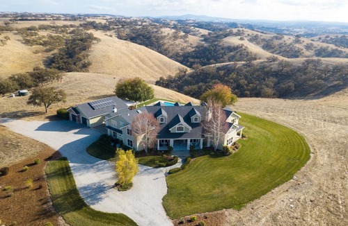 Paso Robles House | Granada by AvantStay - Secluded Estate w Vineyard Views Pool