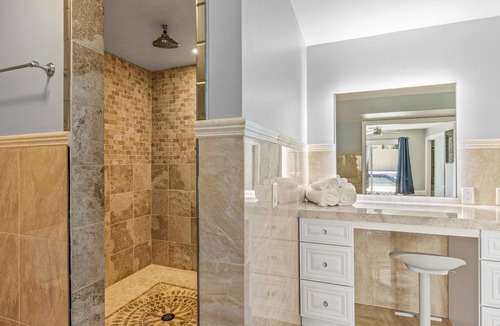 Rancho Oakey House | Grand 5 Bedroom Home with Pool 2 miles from Strip