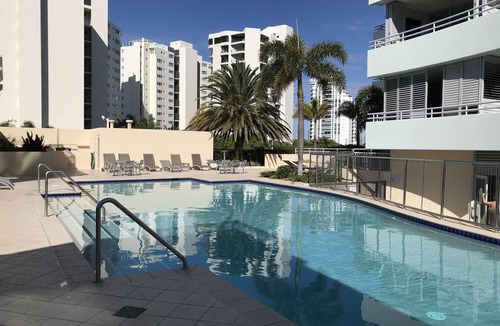 Labrador Apartment | Grand Hotel Apartment One min walk to beach/Charis Seafoods Childrens Lagoon.