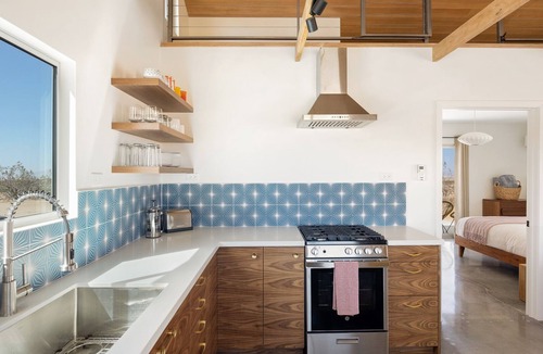 Landers House | Green Jackrabbit - Hot Tub + Endless Desert Views!