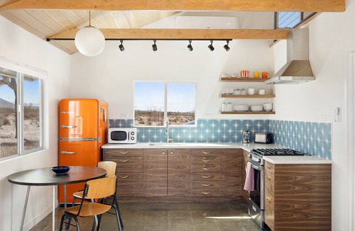 Landers House | Green Jackrabbit - Hot Tub + Endless Desert Views!