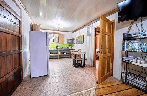 Cocles House | Ground floor w' terrace - a min’ walk to the beach