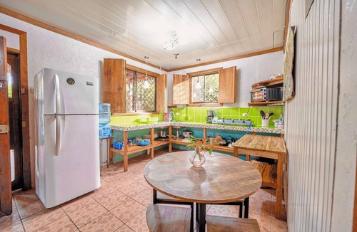 Cocles House | Ground floor w' terrace - a min’ walk to the beach