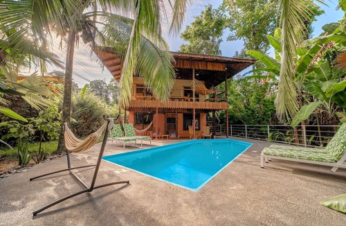Cocles House | Ground floor w' terrace - a min’ walk to the beach