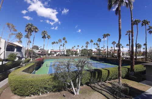 Palm Springs Condo | Ground level condo with king size bed and w/d inside